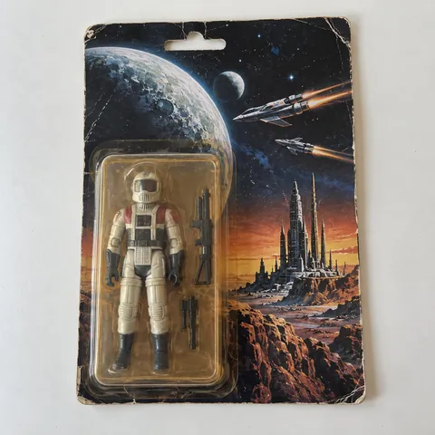 Figura de acción de ciencia ficción de finales de los setenta, sin abrir, en su blíster original amarilleado por el tiempo